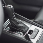 Ini Perbedaan Mobil Manual dan Matic, Mana yang Lebih Cocok